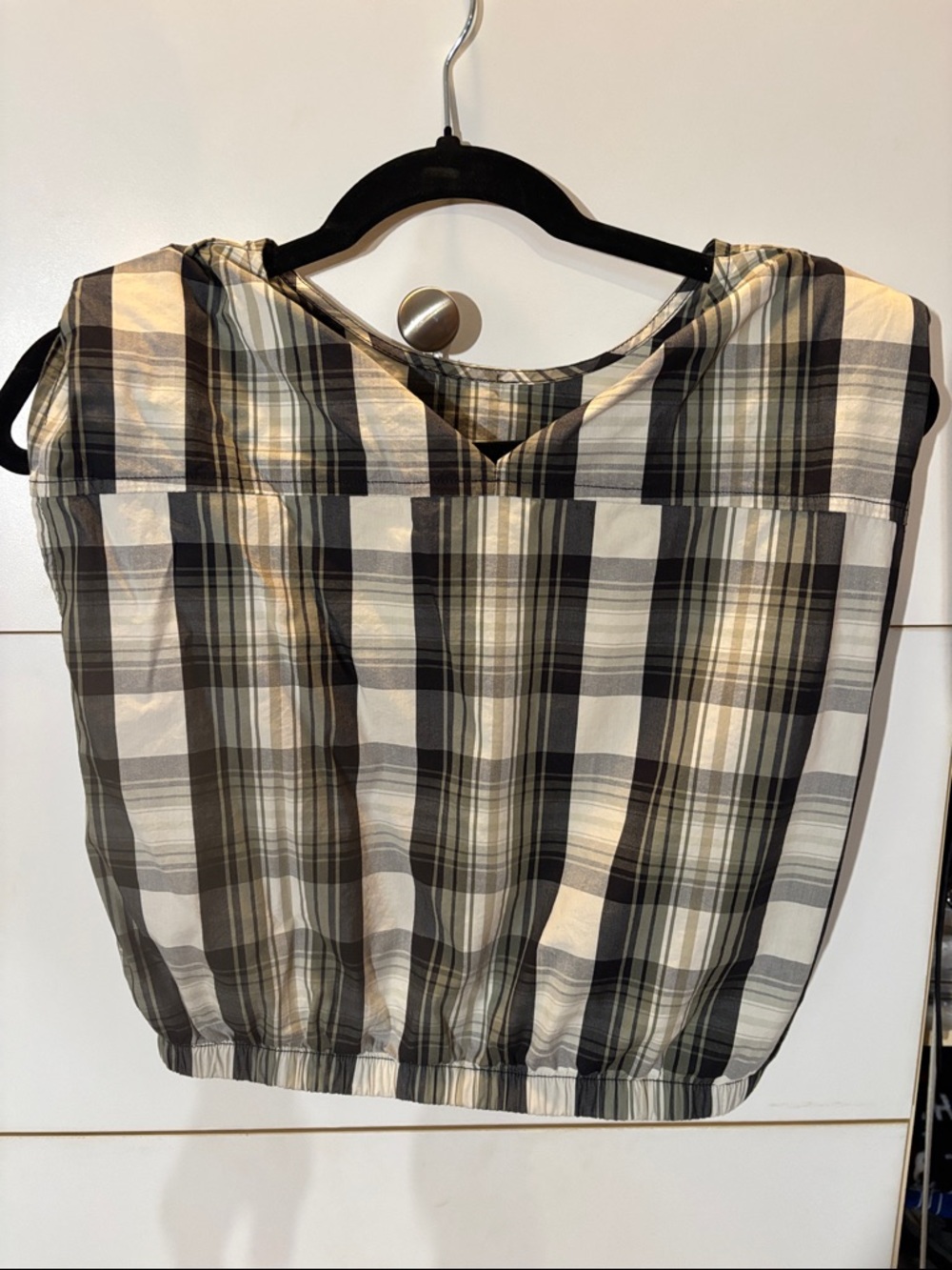 Sleeveless Plaid V-Neck Tank Top in Black and Cream